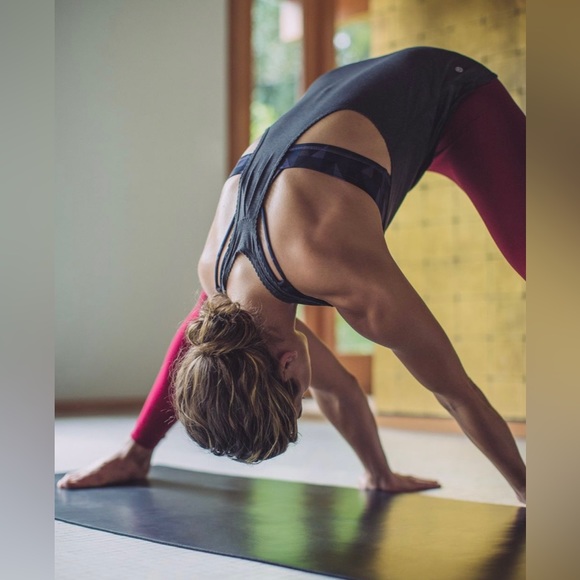 LULULEMON 105 F Singlet Tank Top Scalloped Trim Black Striped Lightweight Shirt - Picture 13 of 16